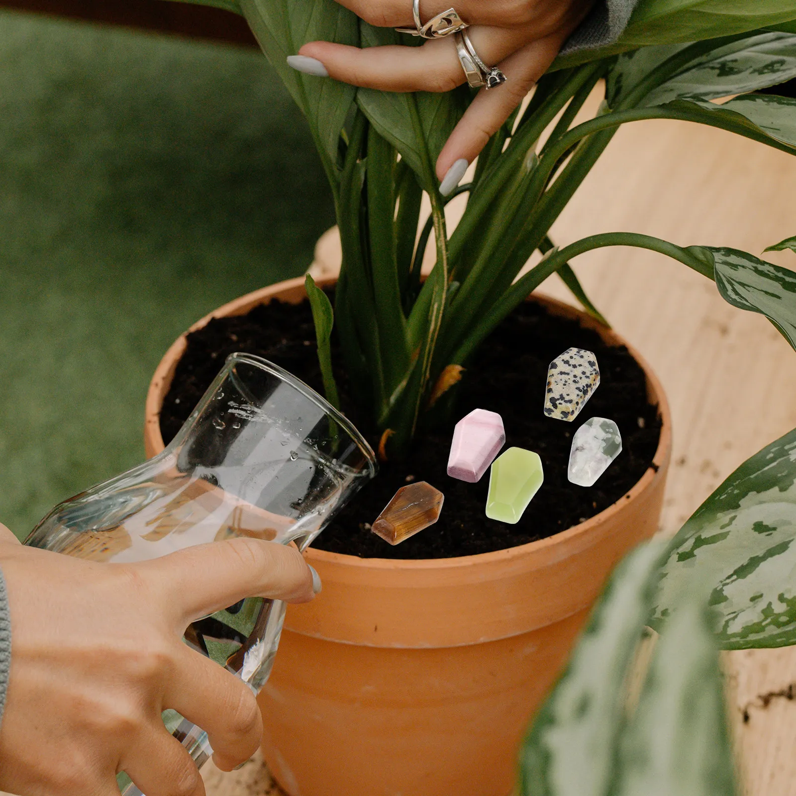 

12Pcs Natural Crystal Stones Coffin Shaped Meditation Stones Home Desktop Stone Adornments Therapy Crystals Decor for Yoga