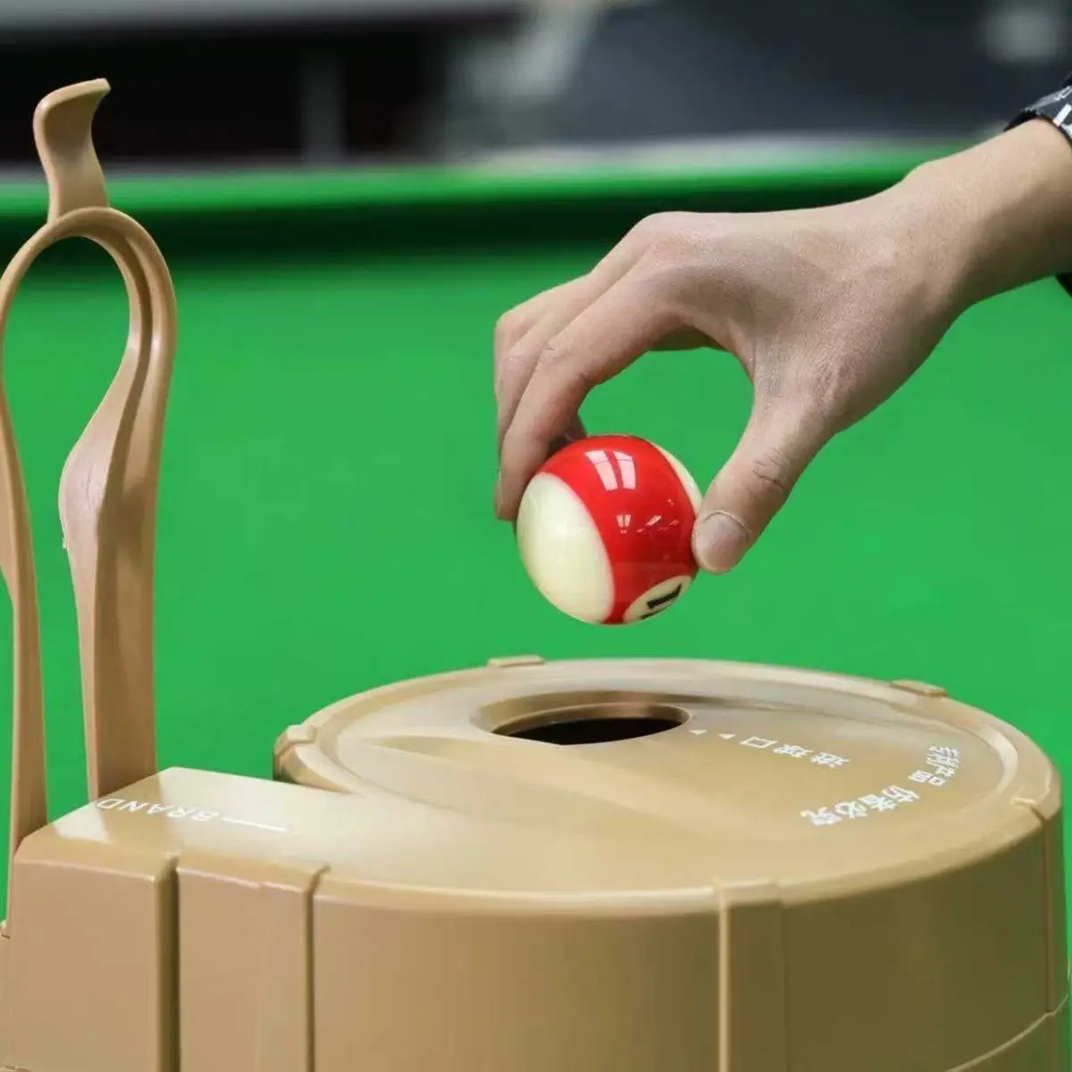 

Полуавтоматическое устройство для размещения шаров для снукера и тренировок – улучшает навыки прицеливания и базовые навыки, загружает 16 шаров одновременно, прочная конструкция из АБС-пластика. ​
