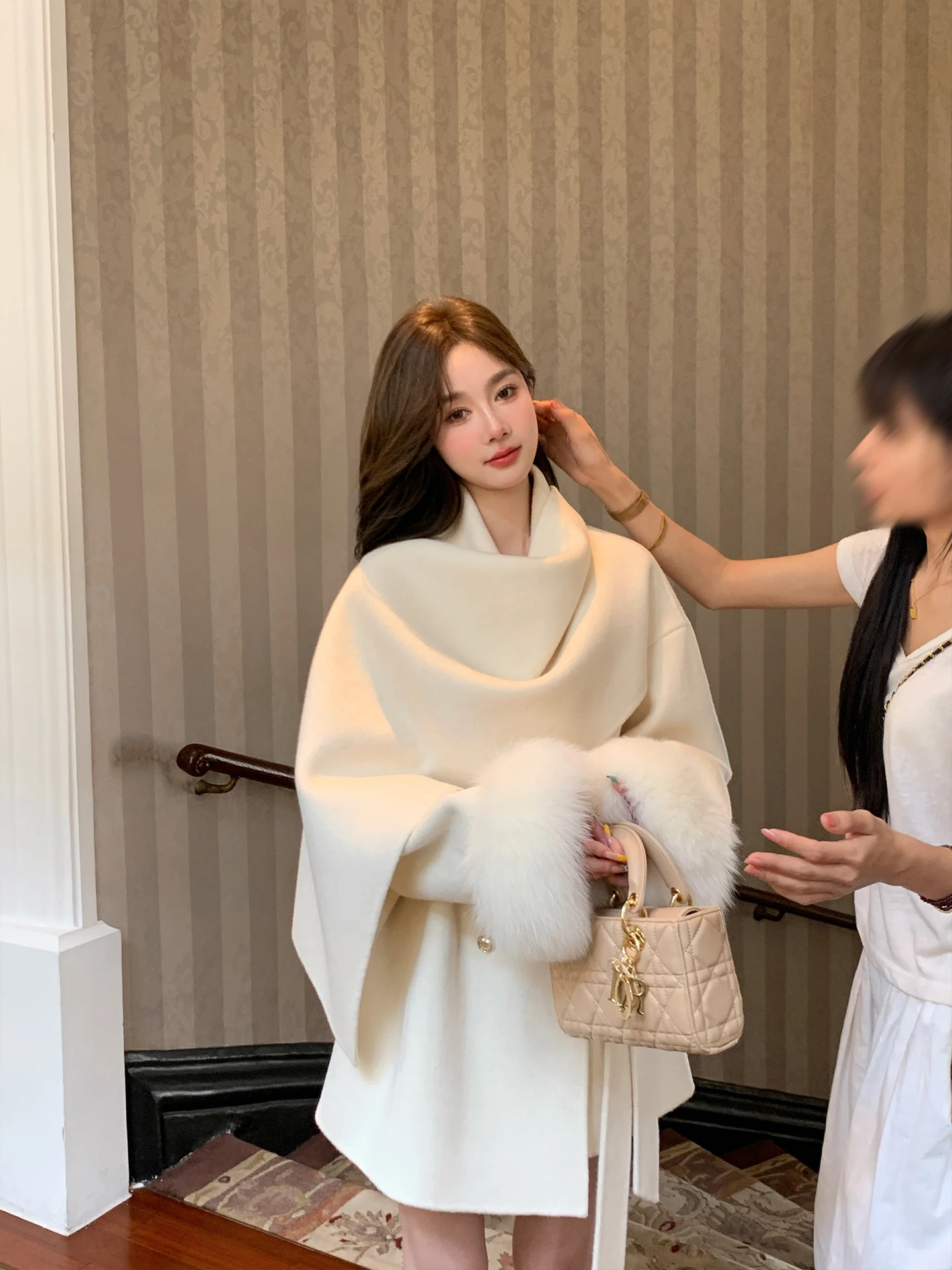 

Korean Sle Double-Faced Woolen Coat with Fur Cuffs Women's Autumn Winter Outerwear Long Sve Mid-Length Pure Color