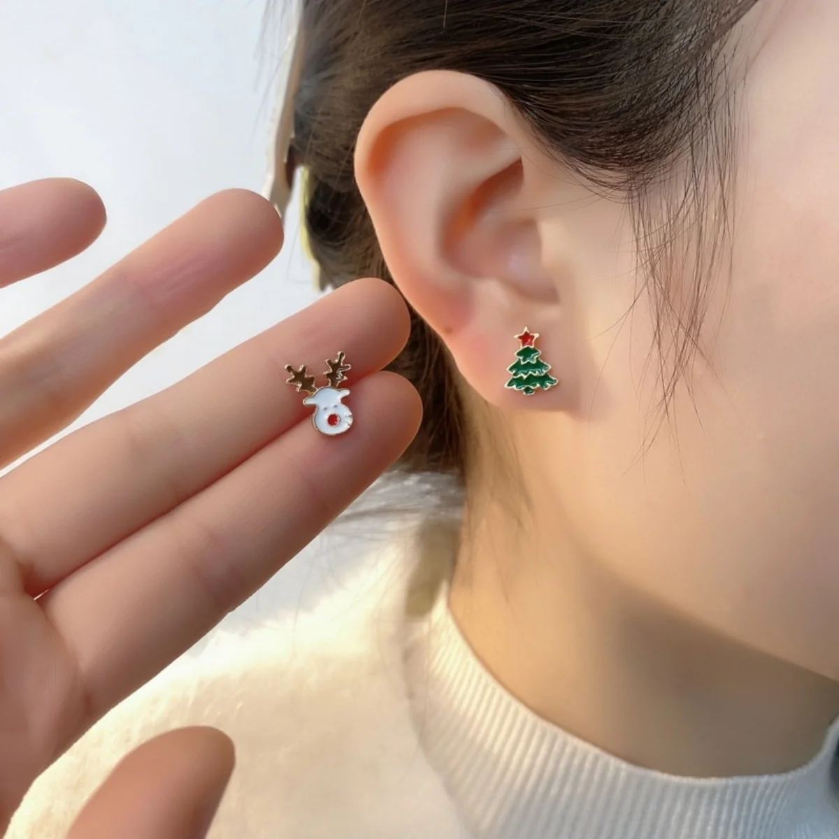 4 Paar/Set Süße Mini-Weihnachtsbaum-Weihnachtsmann-Hirsch-Emaille-Ohrstecker für Frauen Niedliche Elch-Geschenkbox-Ohrringe Weihnachtsfeier-Schmuck – Detail 24