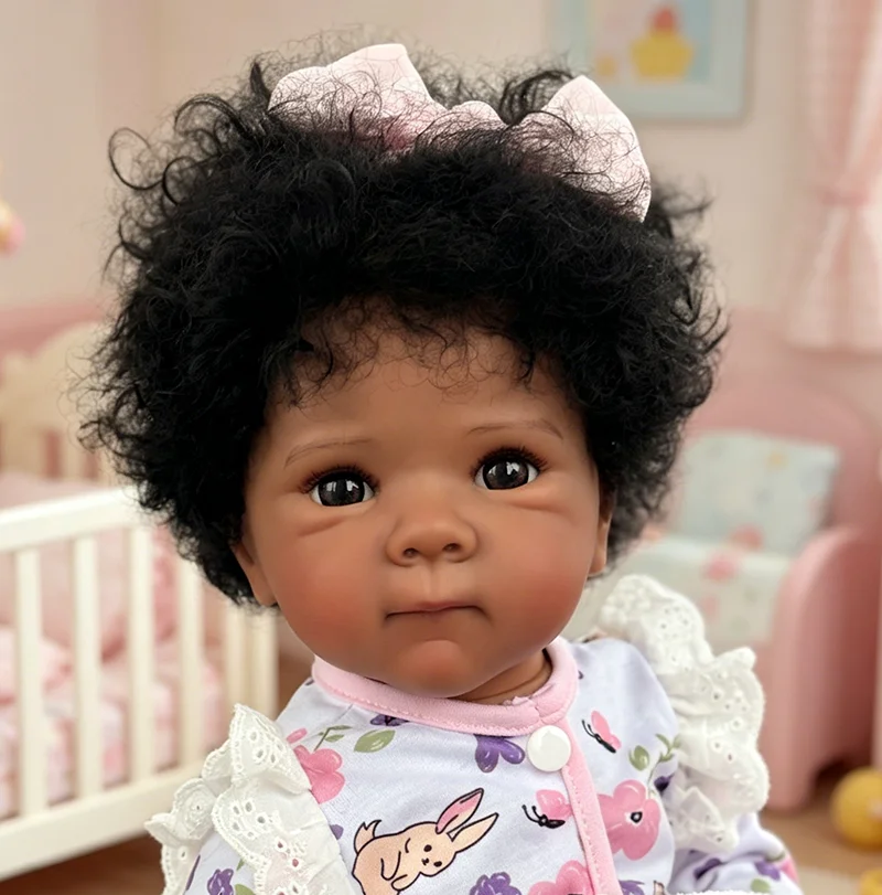 

Коллекционная кукла-реборн Бетти, 18 дюймов, виниловое тело, ручная роспись, темная кожа, с имплантированными черными кудрявыми волосами, реалистичная, как новорожденный