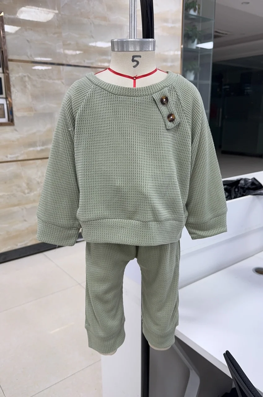 

Зимне-осенний вафельный комплект из 2 предметов для маленьких девочек и мальчиков, однотонная толстовка на пуговицах и штаны с эластичной резинкой на талии, комплект одежды