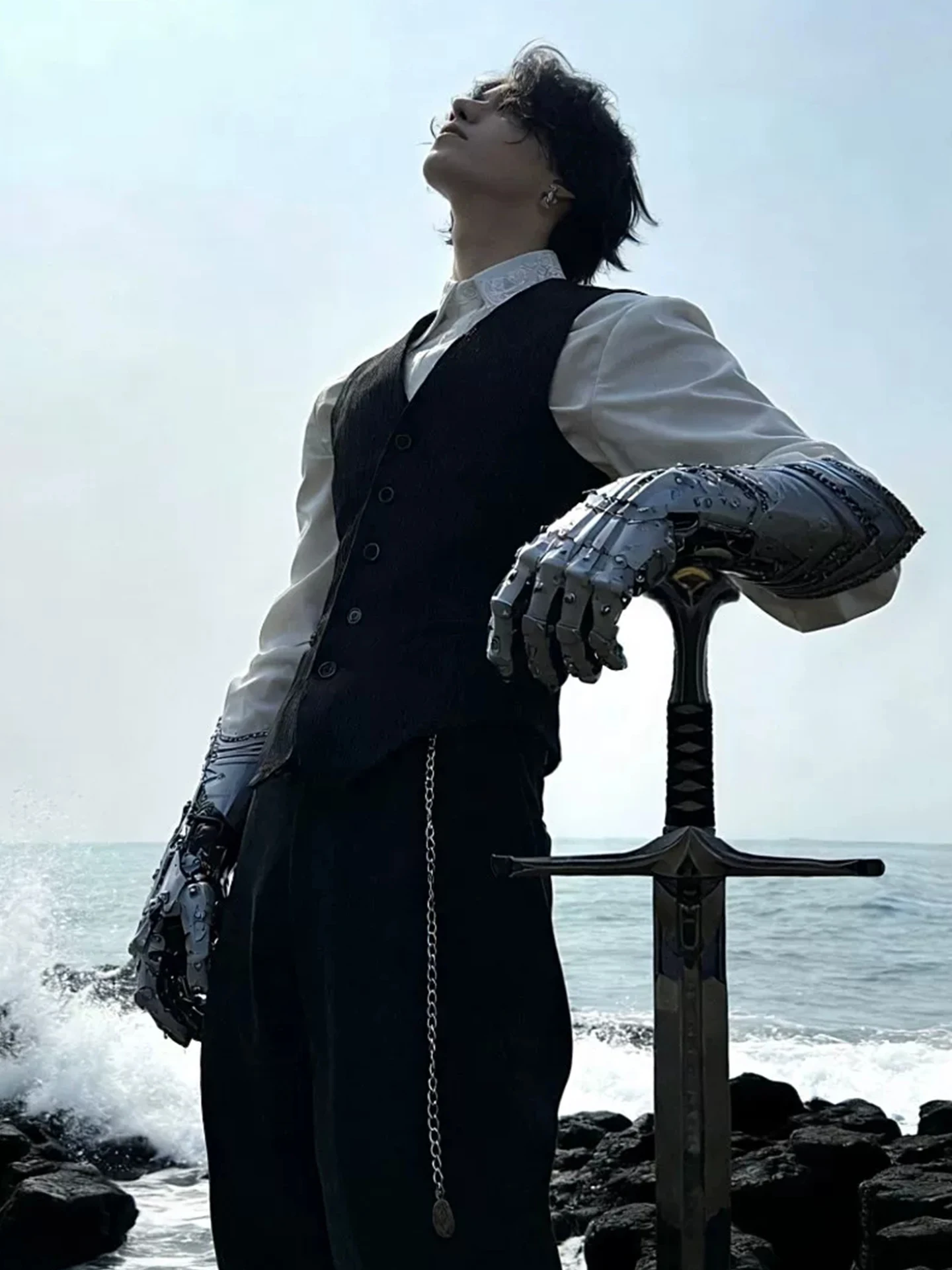 

Black Single-Button V-Neck Vest Suit Neutral Style No-Sleeve Waist-Cinching Cosplay Jacket for Men And Women Casual Wear