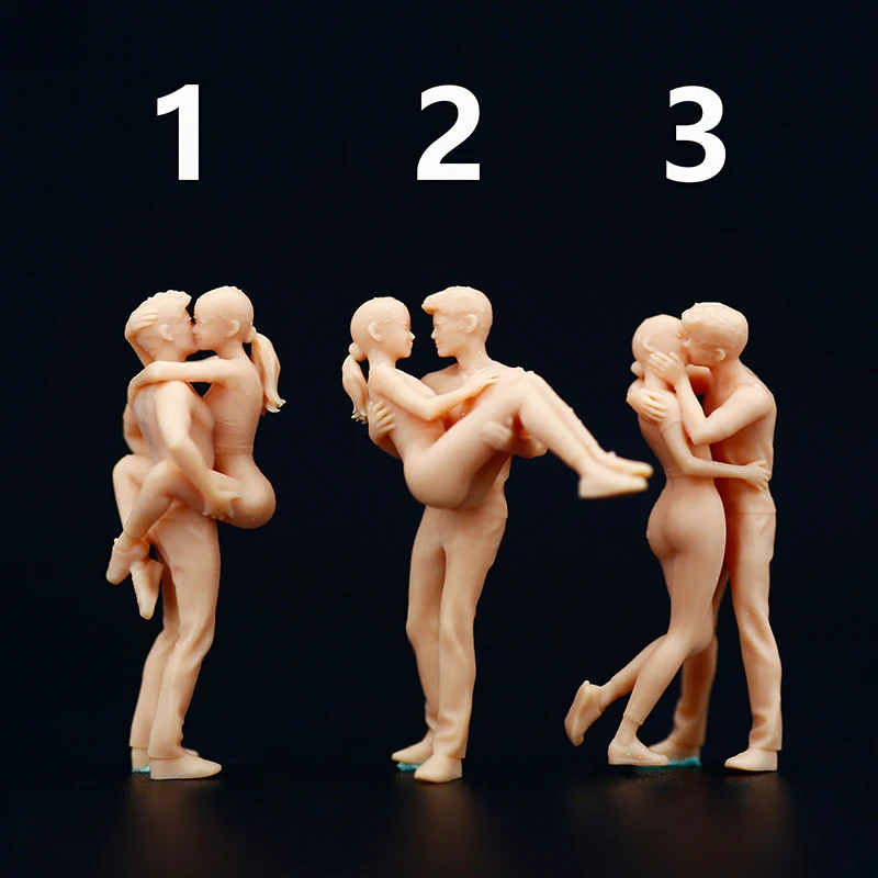 1:64 Lovers Couple Embrace Kiss Princess Hug Miniature Sand Table Villain Scene White Model Need To Be Colored By Yourself