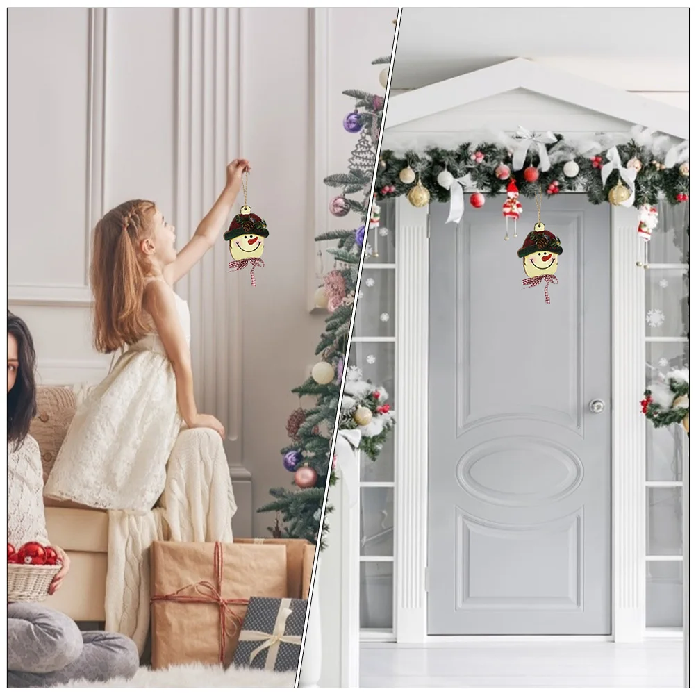 

2pcs Christmas Wooden Pendants Retro Hanging Decor Vintage Festival Ornaments Style Adornments Wood Scene Hanging