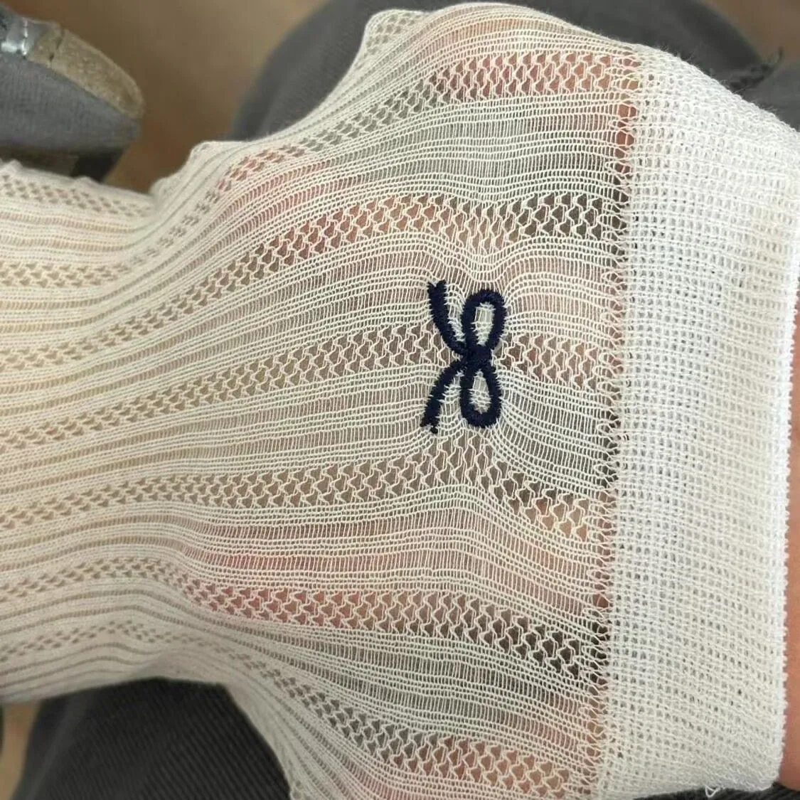 4 Pasang Kaus Kaki Pergelangan Kaki Jaring Bernapas Modis untuk Wanita dengan Ikatan Simpul