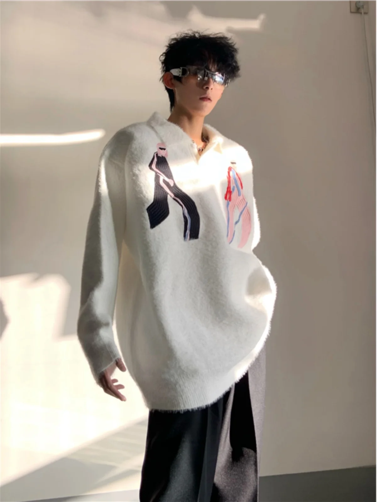 

American Collar Embroidered Camere Sweater Thiened Lazy Sle round Ne Knitted Top for Young Men Casual Winter Faion