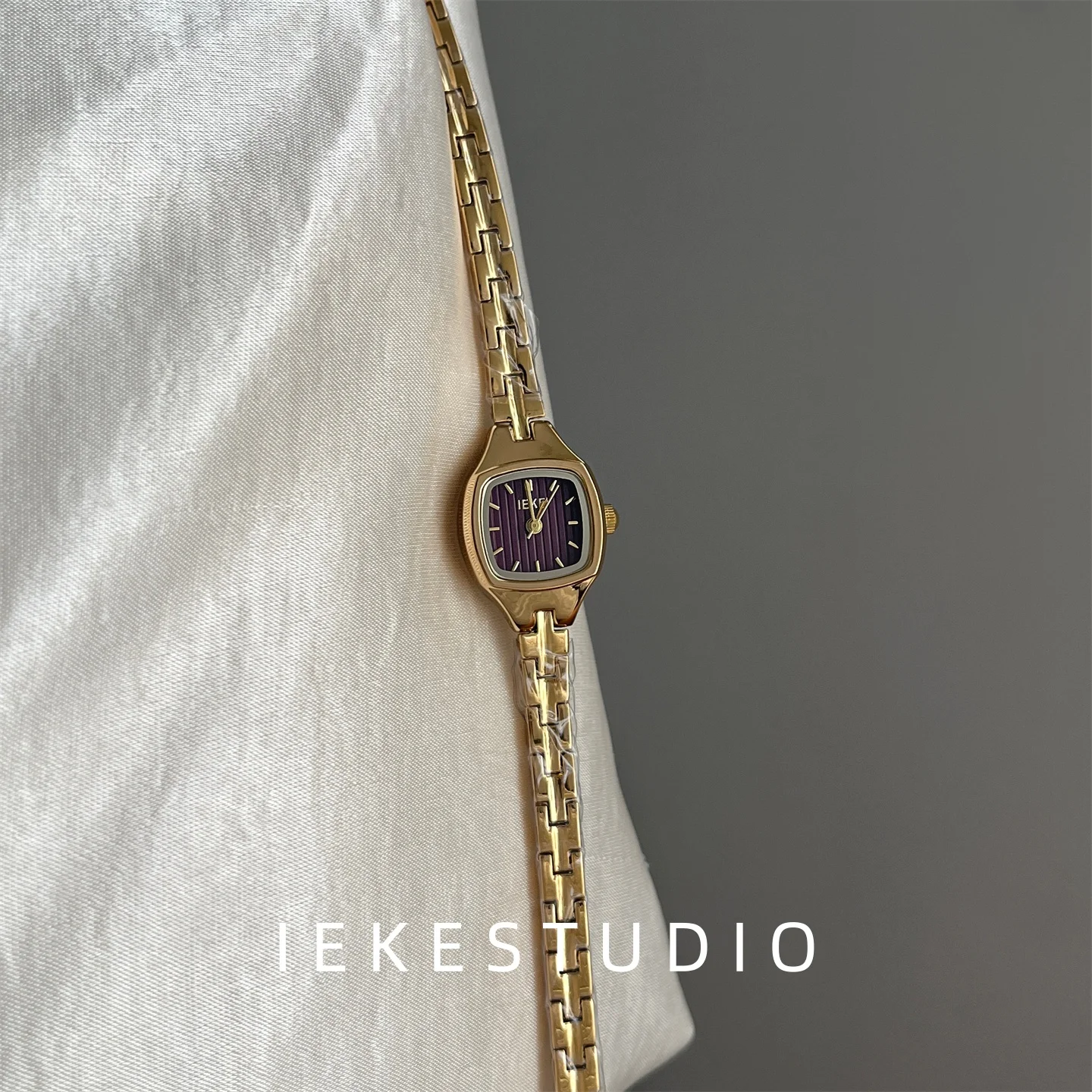 

2026 New Luxury Women's Watch: Unconventional Bracelet Timepiece Exquisite Petite Ladies' High-End Quartz Wristwatch Gift