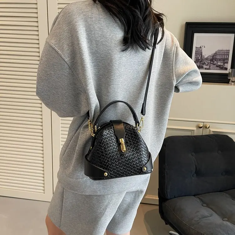 

2026 High-end Versatile Women's Shoulder Bag, Fashion Niche Simple Texture Portable Crossbody Bag