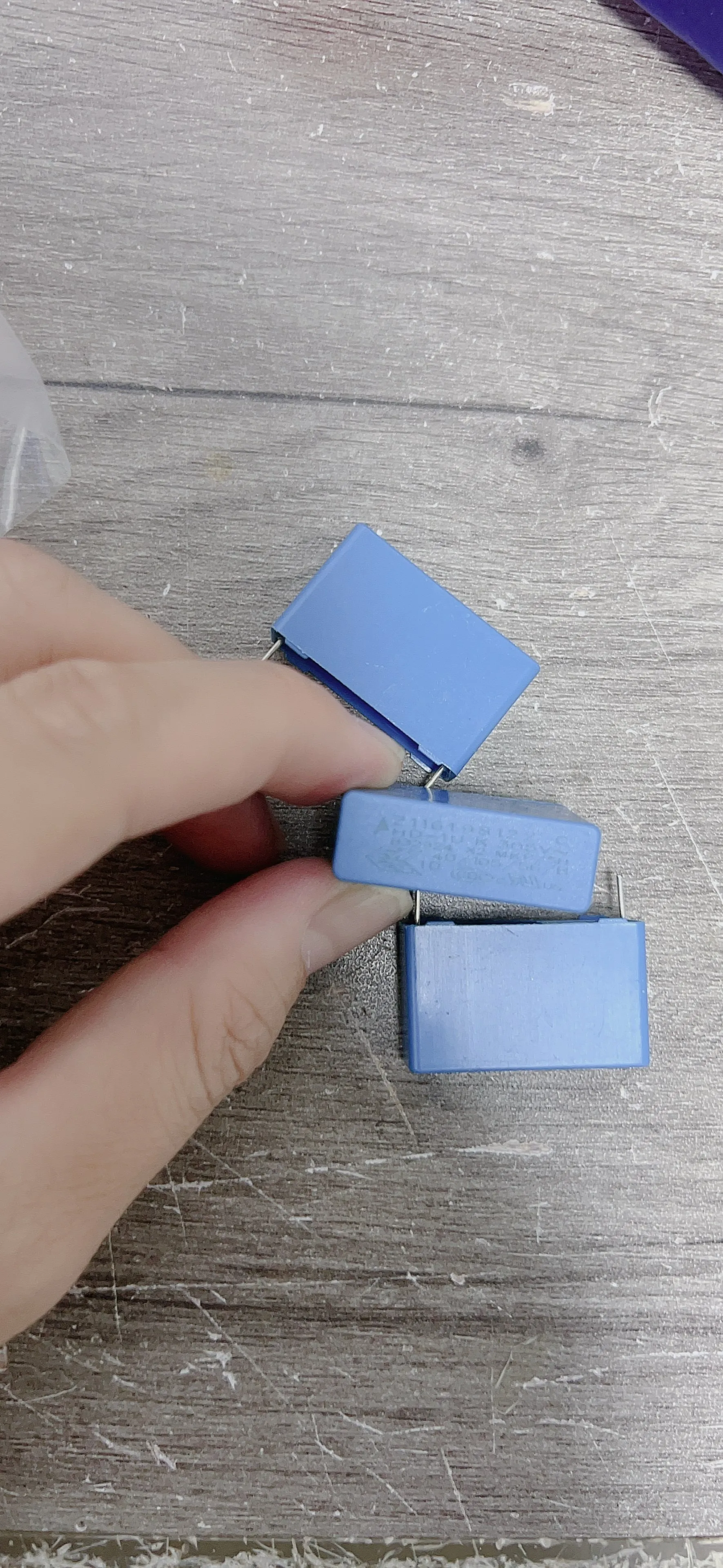 B32923 X2 safety film capacitor 1UF 305VAC 105 P22.5MM .