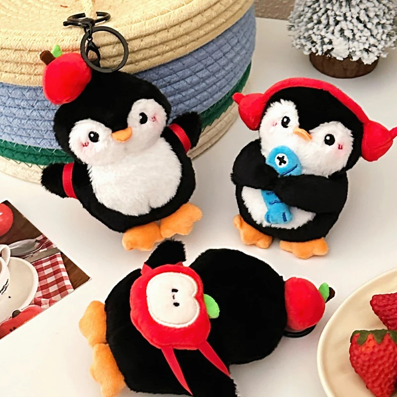 Apple Penguin Plush ของเล่นพวงกุญแจการ์ตูน Penguin ถือปลาตุ๊กตายัดไส้ตุ๊กตาจี้กุญแจรถกระเป๋าเป้สะพายหลังกระเป๋าตกแต่งเด็กของขวัญ