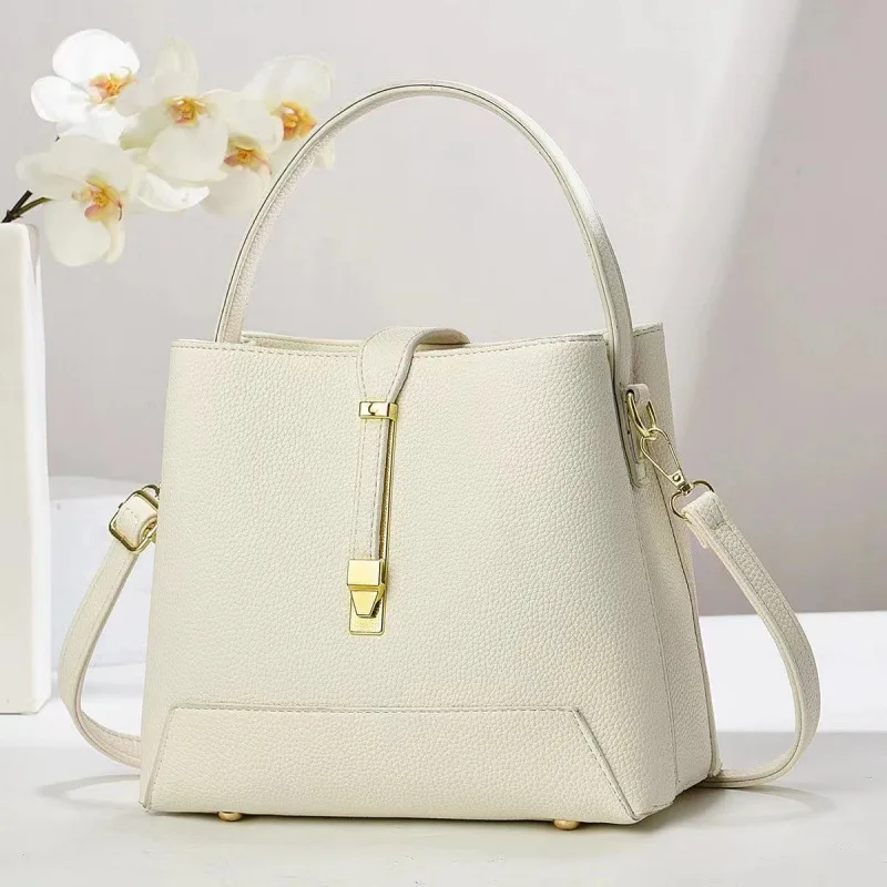 

2025 New Women's pu Leather Waterproof Large Capacity Fashion Korean Handbag Trendy Fashion Bucket Bag Shoulder Messenger Bag
