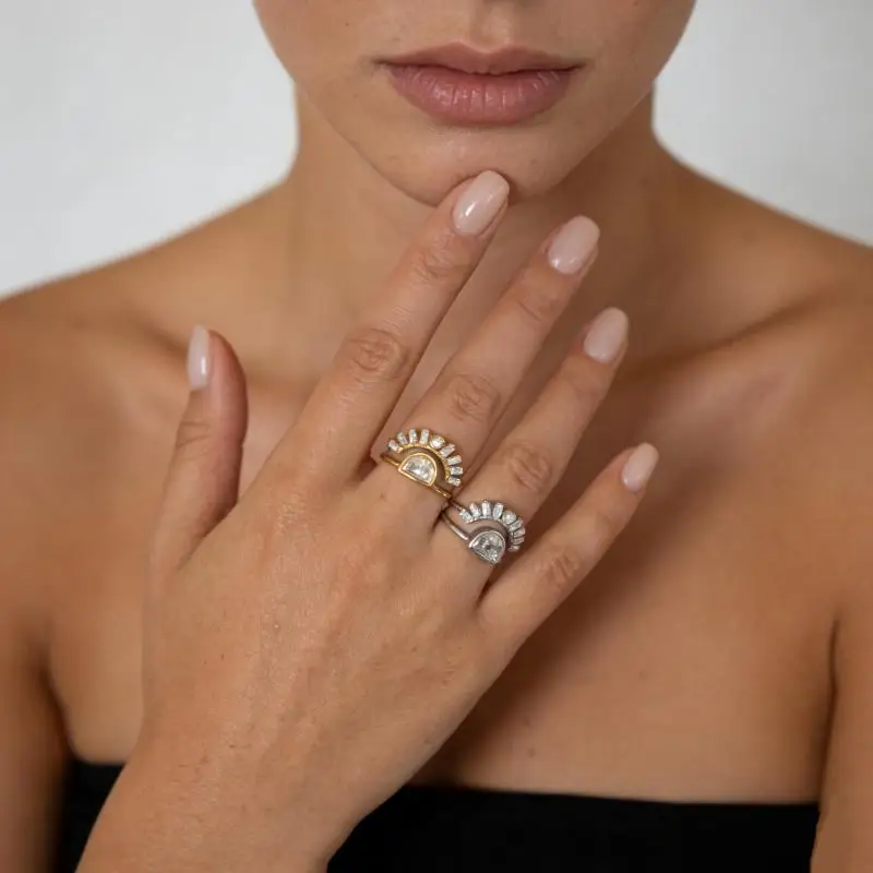 Shiny Rhinestone Ring for Women Hypoallergenic Stainless Steel Sun Layer Shaped Ring Ideal for Valentine's Day Surprise