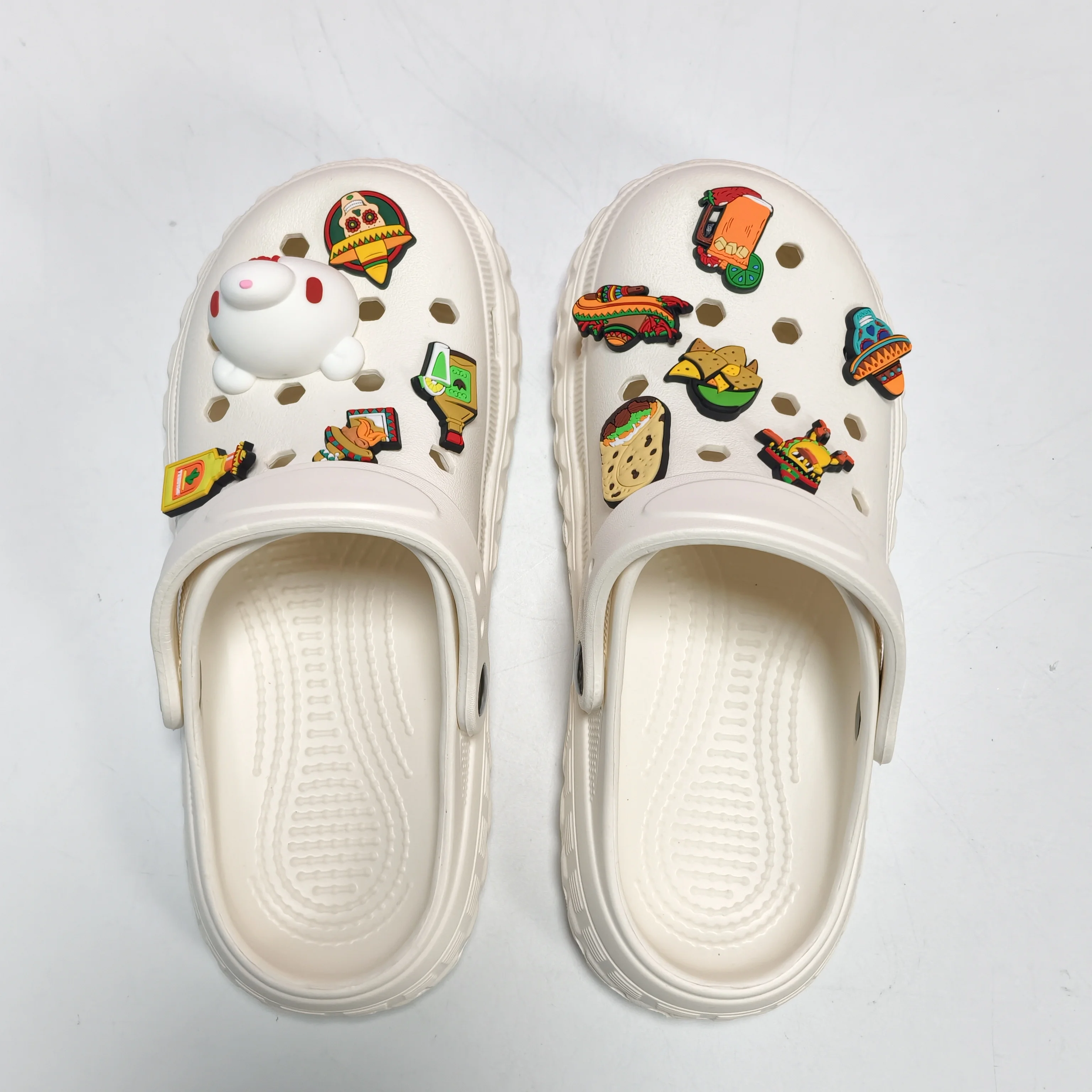 Cute Clogs with Decorative Charms, Slip-on Casual Shoes for Outdoor & Home Use