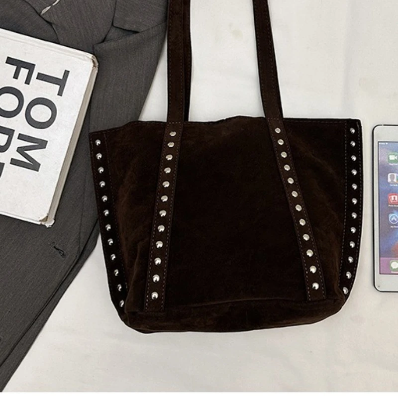 

Early Autumn Trendy Soft Leather Shoulder Bag Women Vintage Large Capacity Tote Bag with Studs Simple Texture Storage Bags
