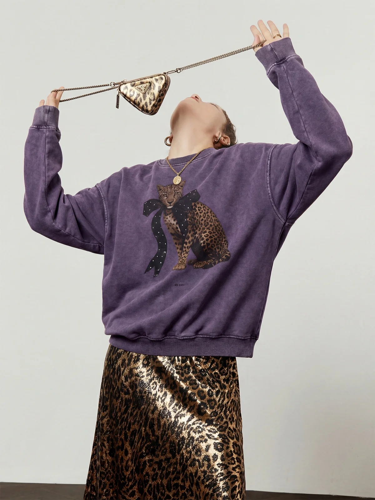 

Свободный свитшот с фиолетовым восковым принтом для женщин, весна 2026, новинка Sle Zouliwu Leopard Tribute, повседневный комфортный топ
