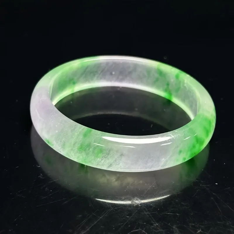 

Elegant Light Green Natural Stone Bracelet Suitable for Everyday Wear and Accessories