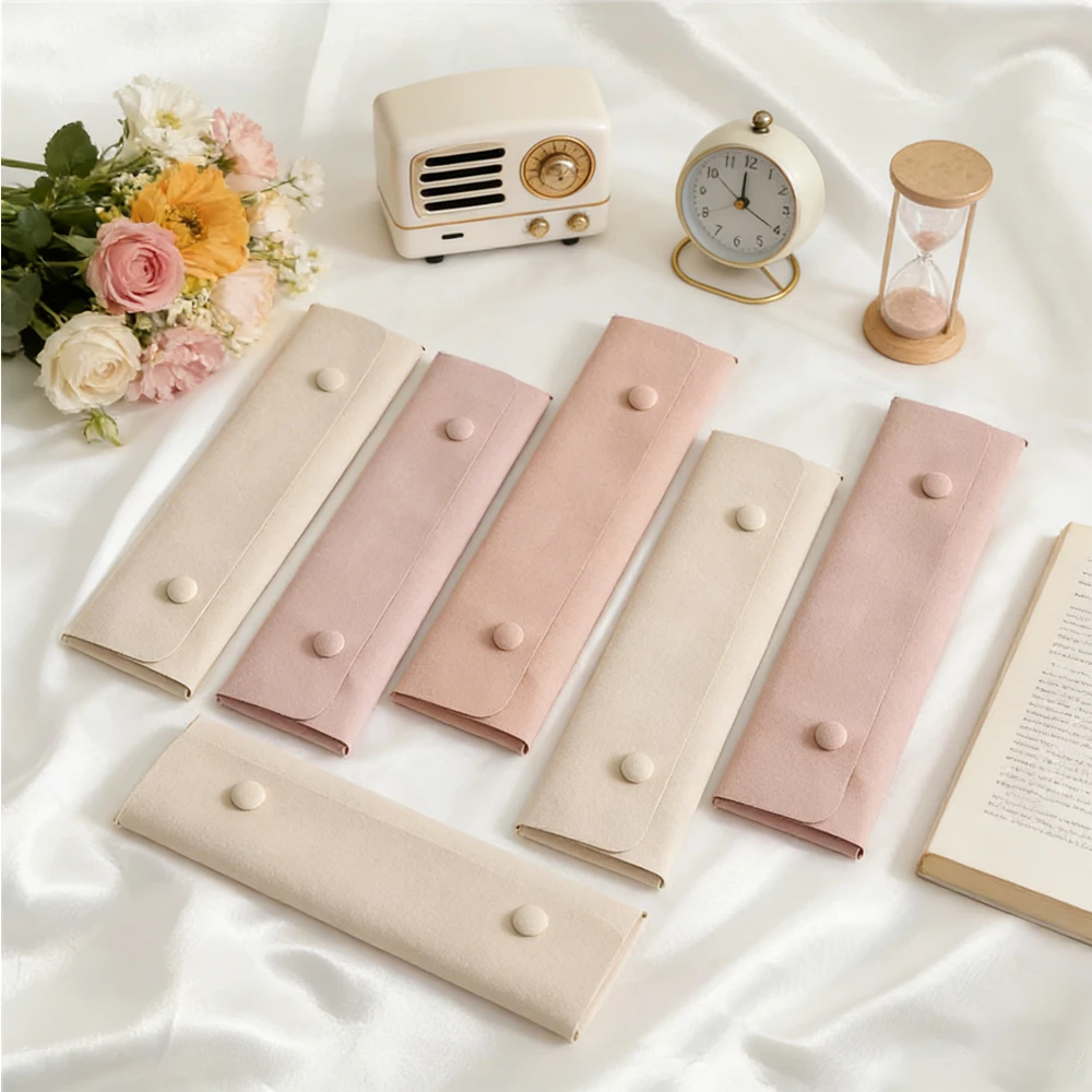 

Custom Logo 22*6.5CM Portable Microfiber Necklace Storage Pouch Travel Case Necklace Pouch Travel Jewelry Organizer With Button