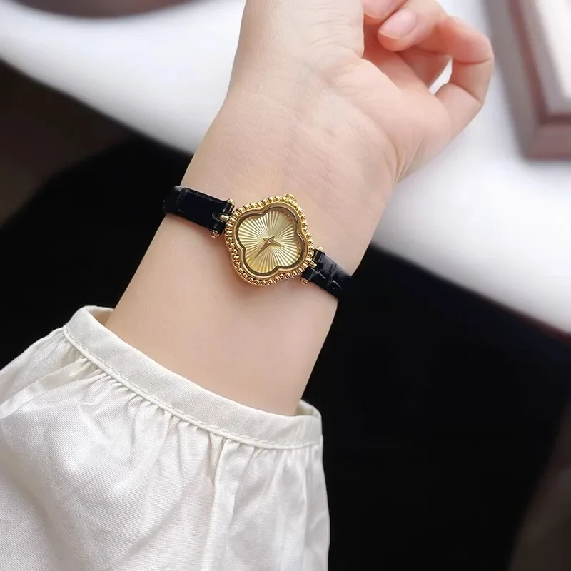 

Watch women's niche light luxury temperament small dial four-leaf clover leather quartz women's watch 2024 new gift