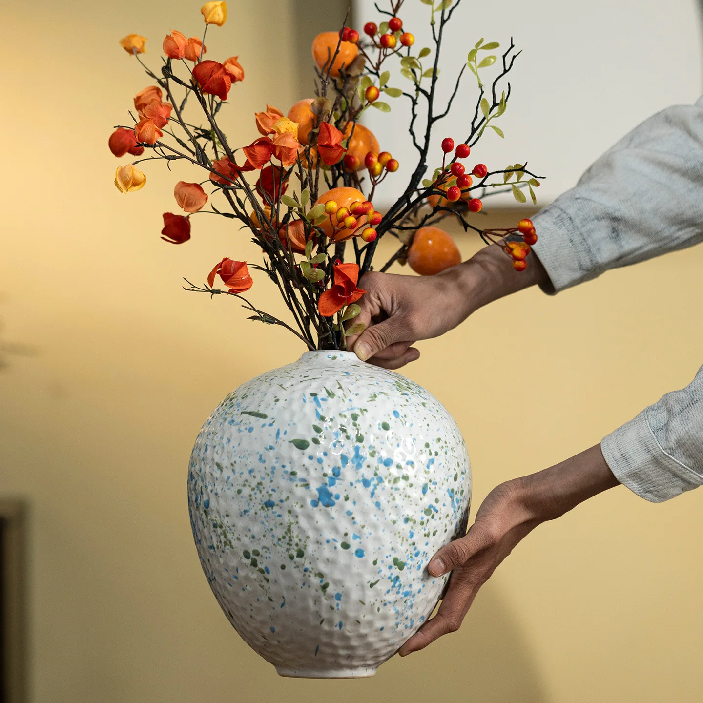 Neue chinesische Keramikvase, Heimdekoration, Wohnzimmer-Ornament, vielseitige blau-weiße runde kugelförmige Blumenvase