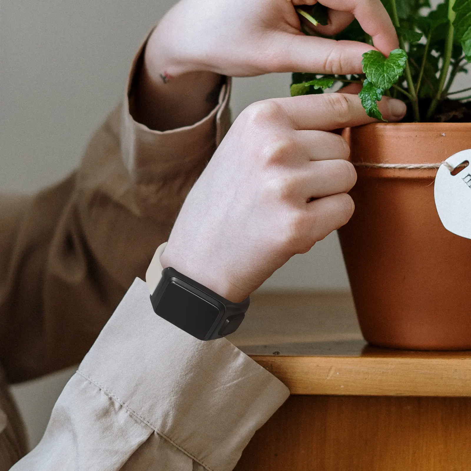 

Watchband Replacement Monochrome Silicone Adjustable Comfortable Smartwatch Band Compatible with Tomtom Runner3 Adventurer