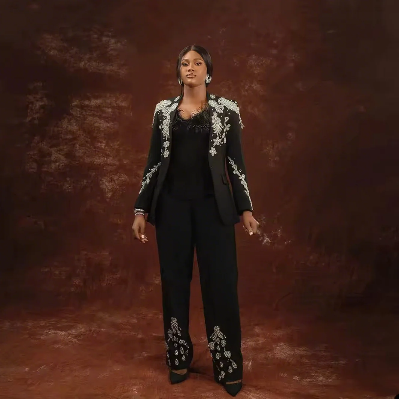 ชุดสูทผู้หญิงประดับคริสตัลหรูหรา สีเขียวเข้ม ไซส์พลัส 2 ชิ้น ชุดสูทสำหรับแขกงานแต่งงานแบบสั่งตัด ชุดออกงานอย่างเป็นทางการ