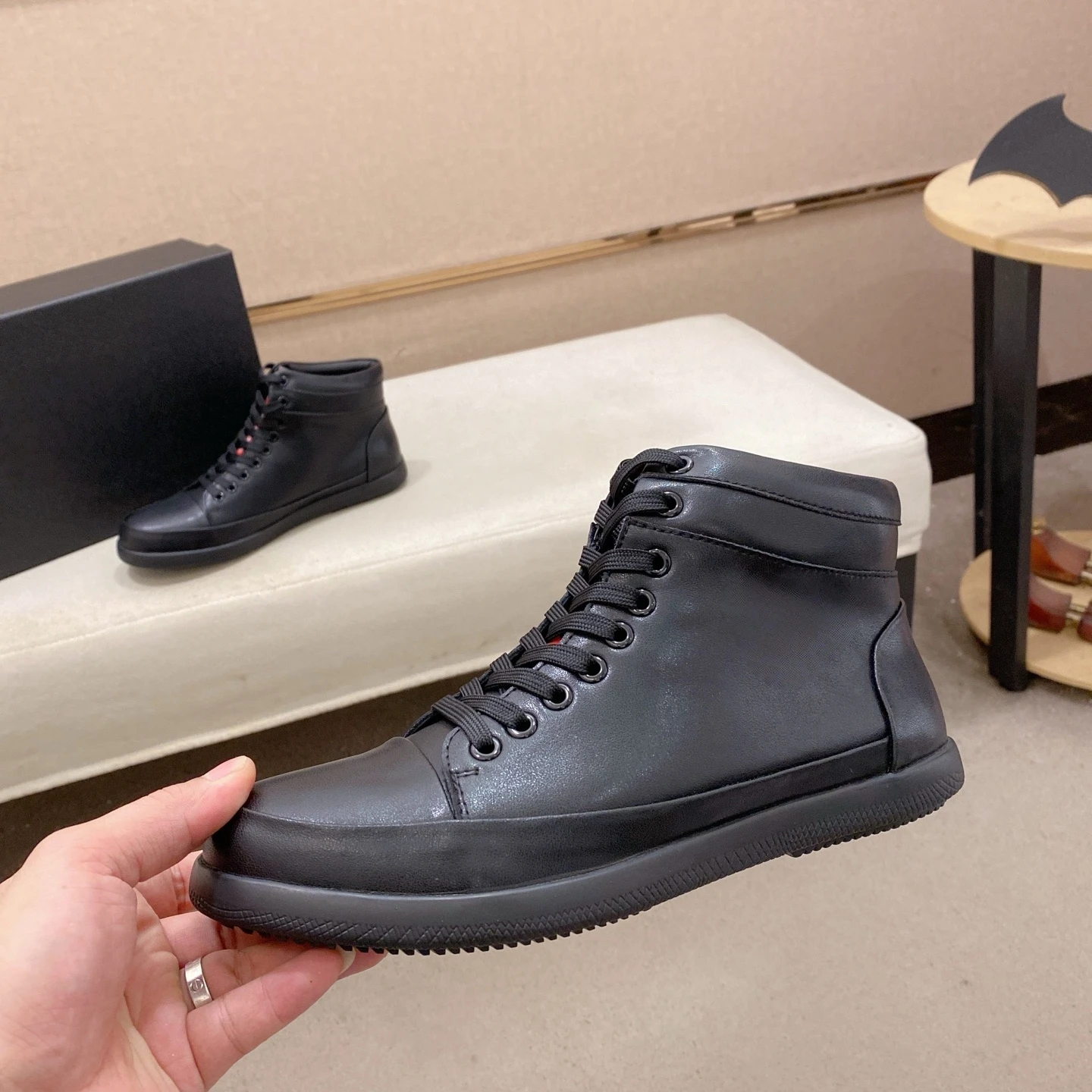 

Роскошные брендовые мужские высокие туфли, праздничные подарки, кожаные повседневные походные ботинки ручной работы до щиколотки в пустыне, модные модные ботинки из воловьей кожи с верхним зерном