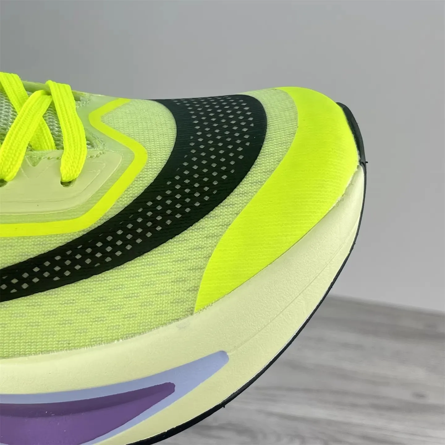 

New Couple's Running Shoes High-Quality Outdoor Athletic Footwear Stylish Soft-Sole Design Breathable, Slip-Resistant, Durable