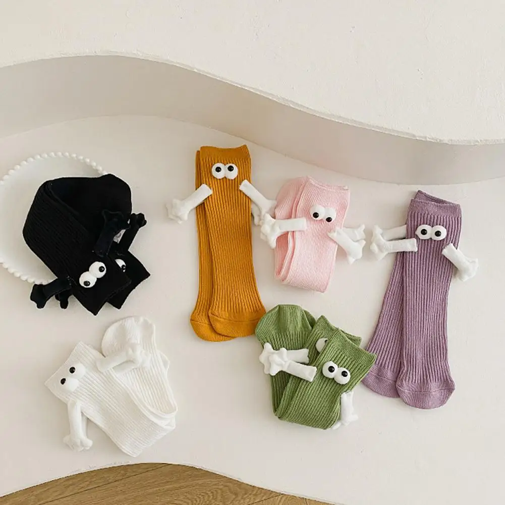 2 Pairs Magnetic Socks with Hands Women Men Fashion Black White Funny Cute Cartoon Eyes Couple Mid-tube Socks for Gifts