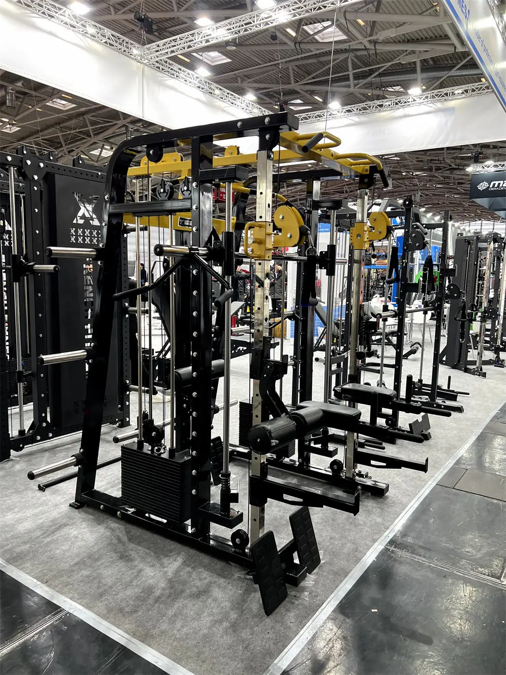 جهاز تدريب شامل للياقة البدنية، معدات اللياقة البدنية في صالة الألعاب الرياضية، حامل القرفصاء، جهاز سميث، مدرب صالة الألعاب الرياضية المتعدد