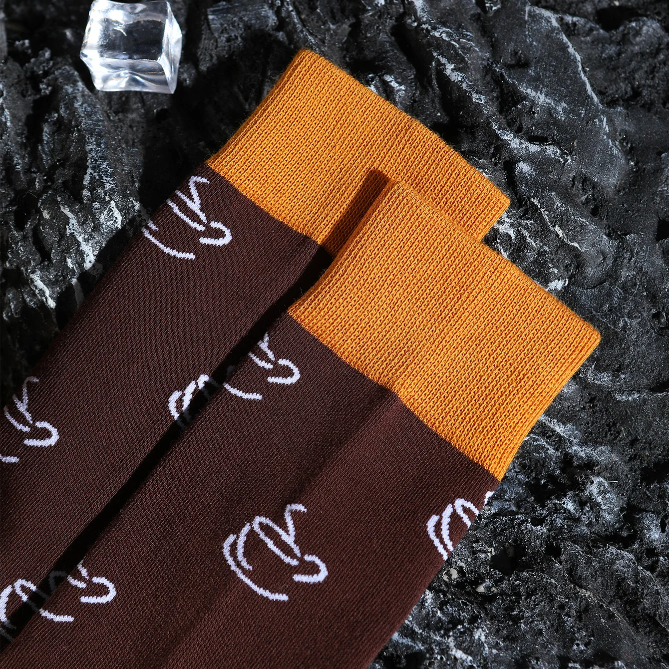 1 pair of unisex mid-calf socks in a novel and interesting coffee-themed gift box, creative socks with a fashionable and trendy style, comfortable and breathable, suitable for parties, casual wear, Valentine's Day, Hal
