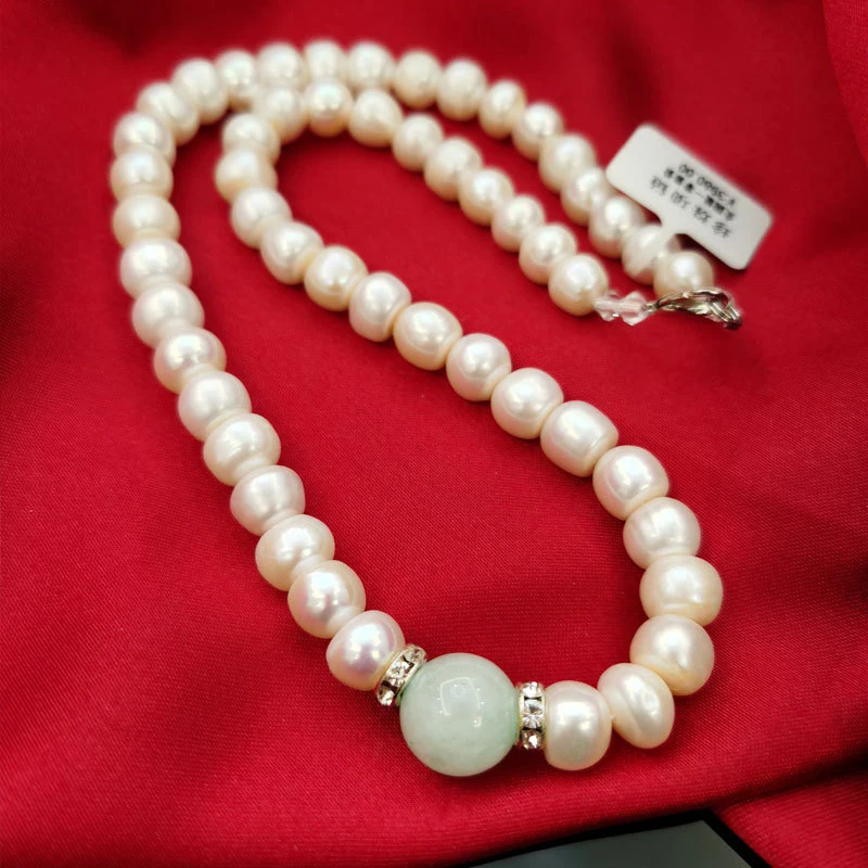 

Natural pearls from pearl farms combined with green jade imitation jadeite necklace, fashionable and versatile