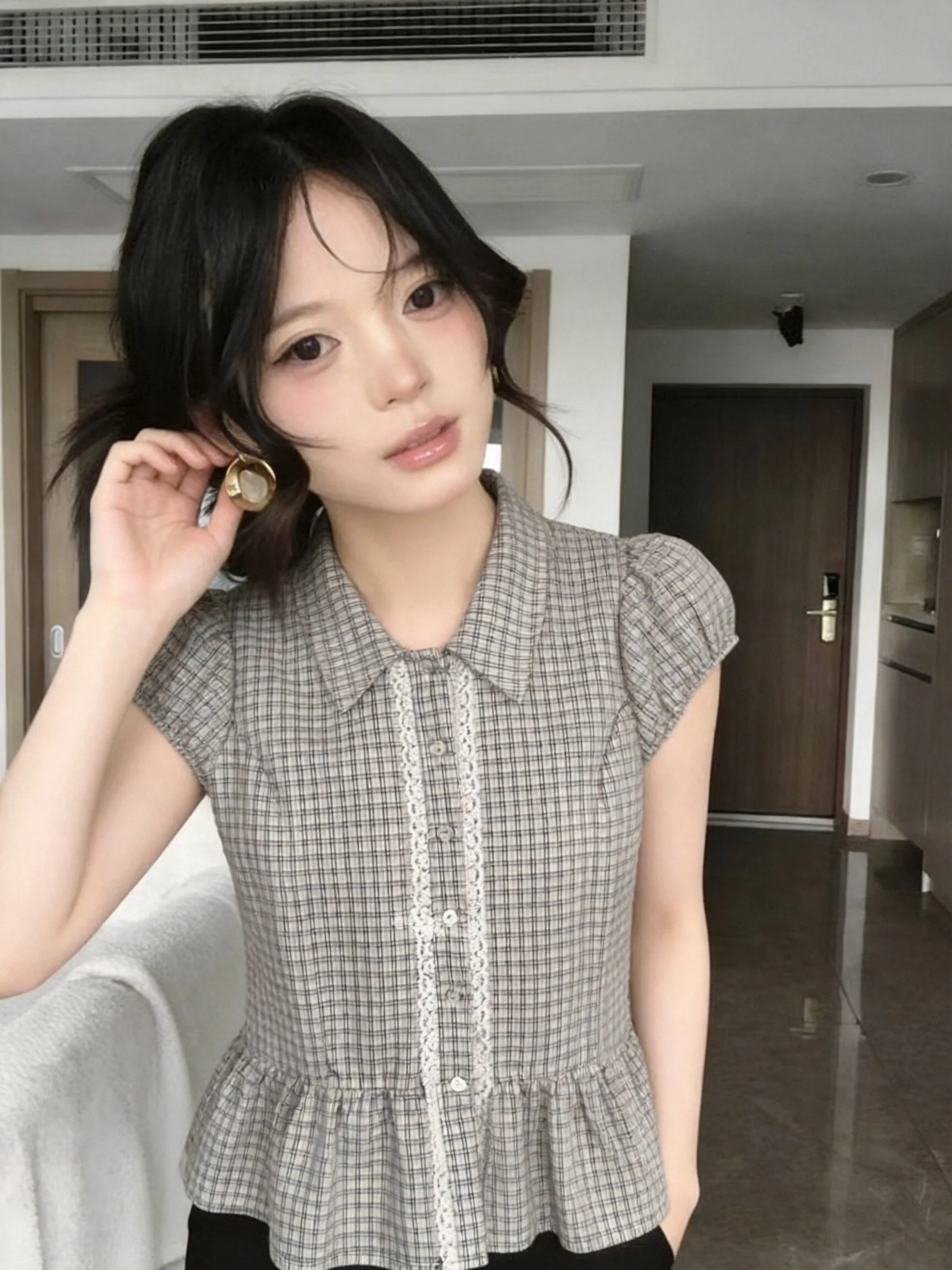 

Retro Korean Style Short Sleeve Lace Patchwork Shirt Women's Summer Casual Loose Age-Defying Plaid Shirt Breathable Comfortable