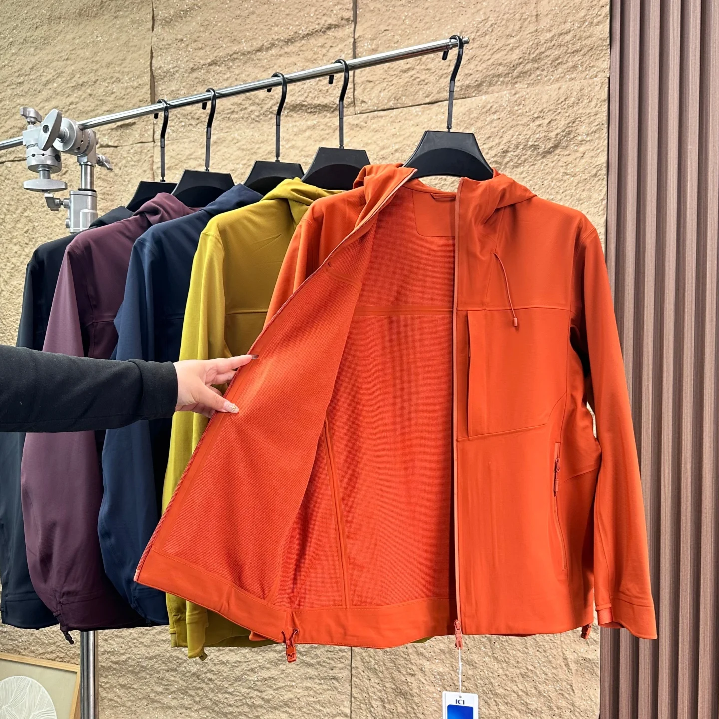 

Outdoor Casual Rainproof Jaet Men's High Collar Hooded Polyester Fiber Stand Fit Long Sve Zipper Closure Straight Hem