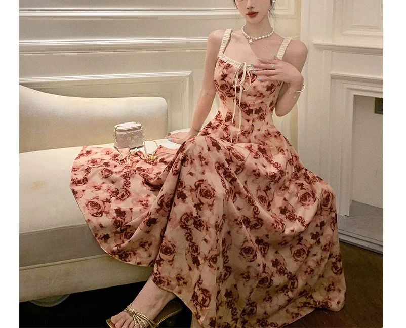 

Summer New Dry Rose French Vintage Strap Fragmented Flower Dress Slim and Unique Design Sense Long Skirt Strap Skirt Long Skirt