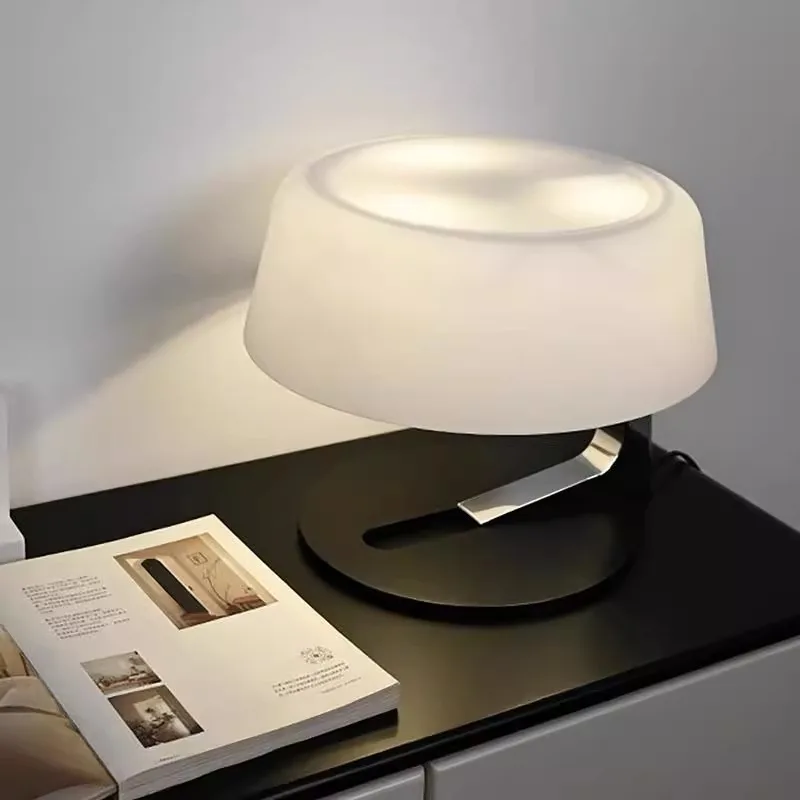 Lampu meja kaca dekoratif bergaya postmodern minimalis klasik untuk restoran, kamar tidur, clubhouse, dan hotel.