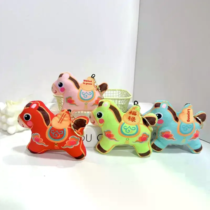 1 stks 2026 Nieuwjaar Paard Cartoon Pop Tas Hanger Mooie Pluche Lucky Pony Sleutelhanger DIY Accessoires Student Geschenken