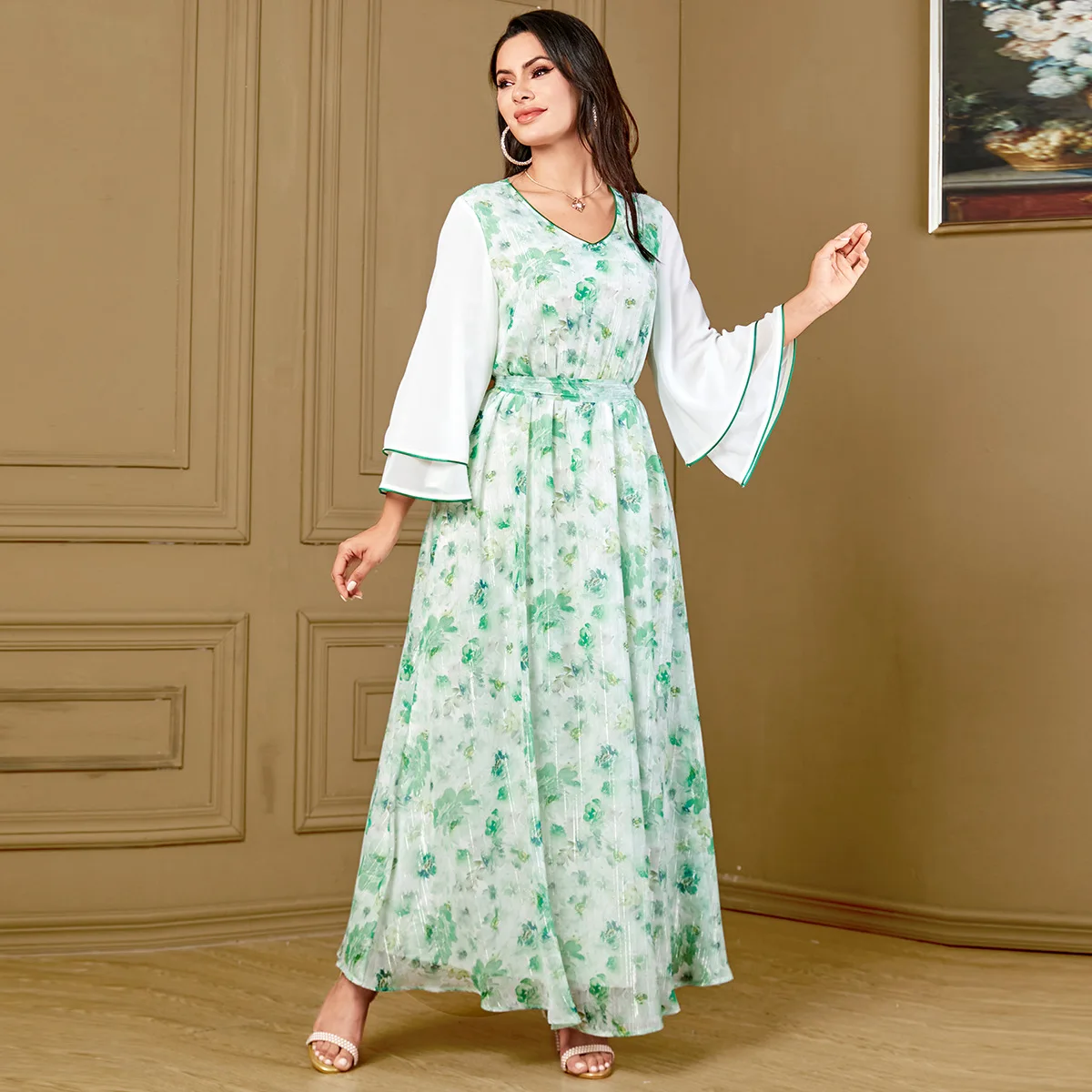 

Elegant Long Dress for Women in Europe and America. Fashionable Contrasting Color V-neck Printed Dress with Lotus Leaf Sleeves.