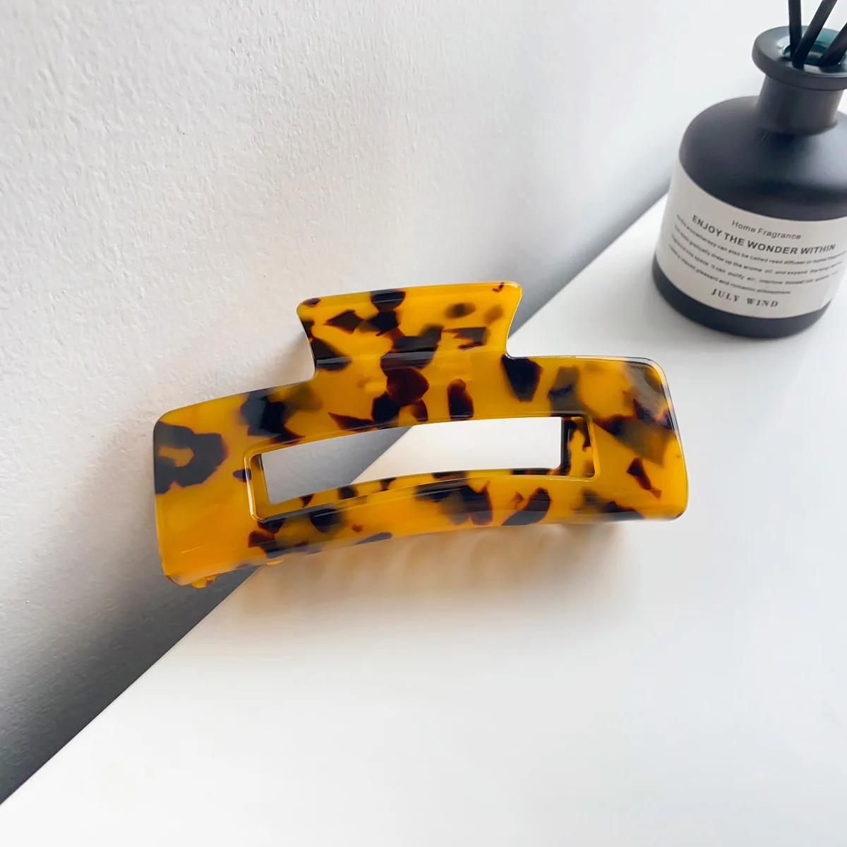 Large acetic acid clip for women, hair clip at the back of the head, leopard print hair clip, vintage hair clip, shark clip image 4