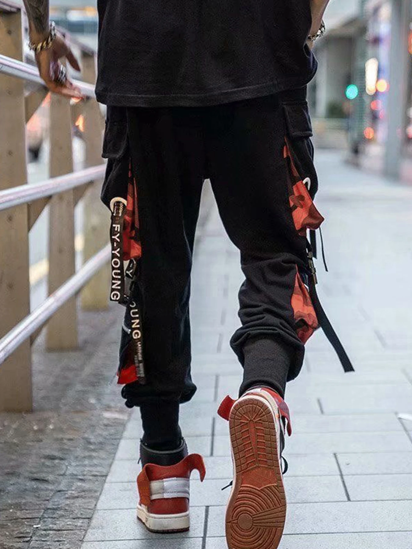 Pantaloni Cargo da uomo Casual Hip Hop Hit Color tasche Multiple pantaloni Streetwear Ribbons Techwear pantaloni della tuta