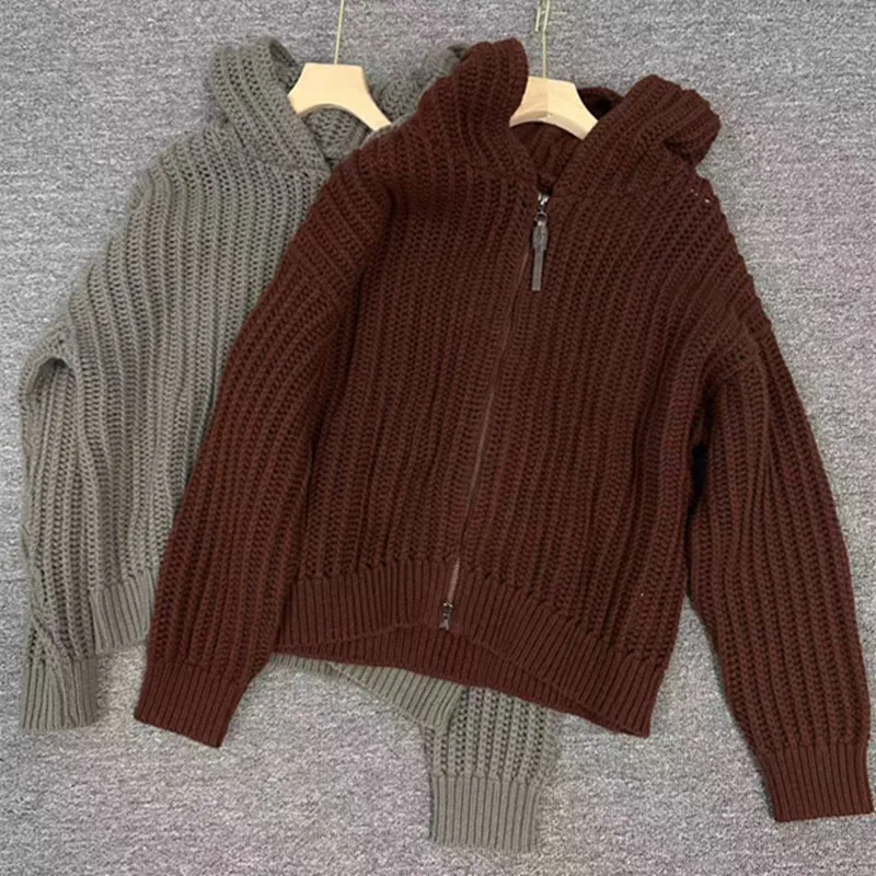 2025 Cardigan con zip lavorato a maglia in lana sciolta con cappuccio scavato da donna autunno e inverno B * C