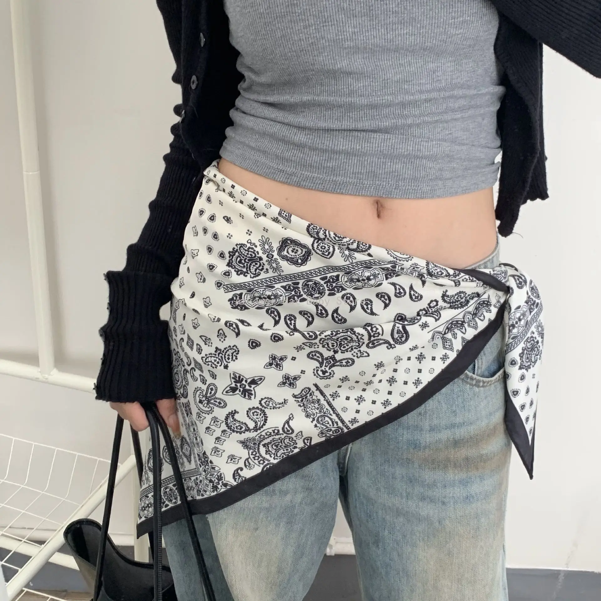 

Elegant Silk Scarf Triangular Women's Fashionable Decorative Scarf Small Shawl Versatile Wrap Chest Half Skirt