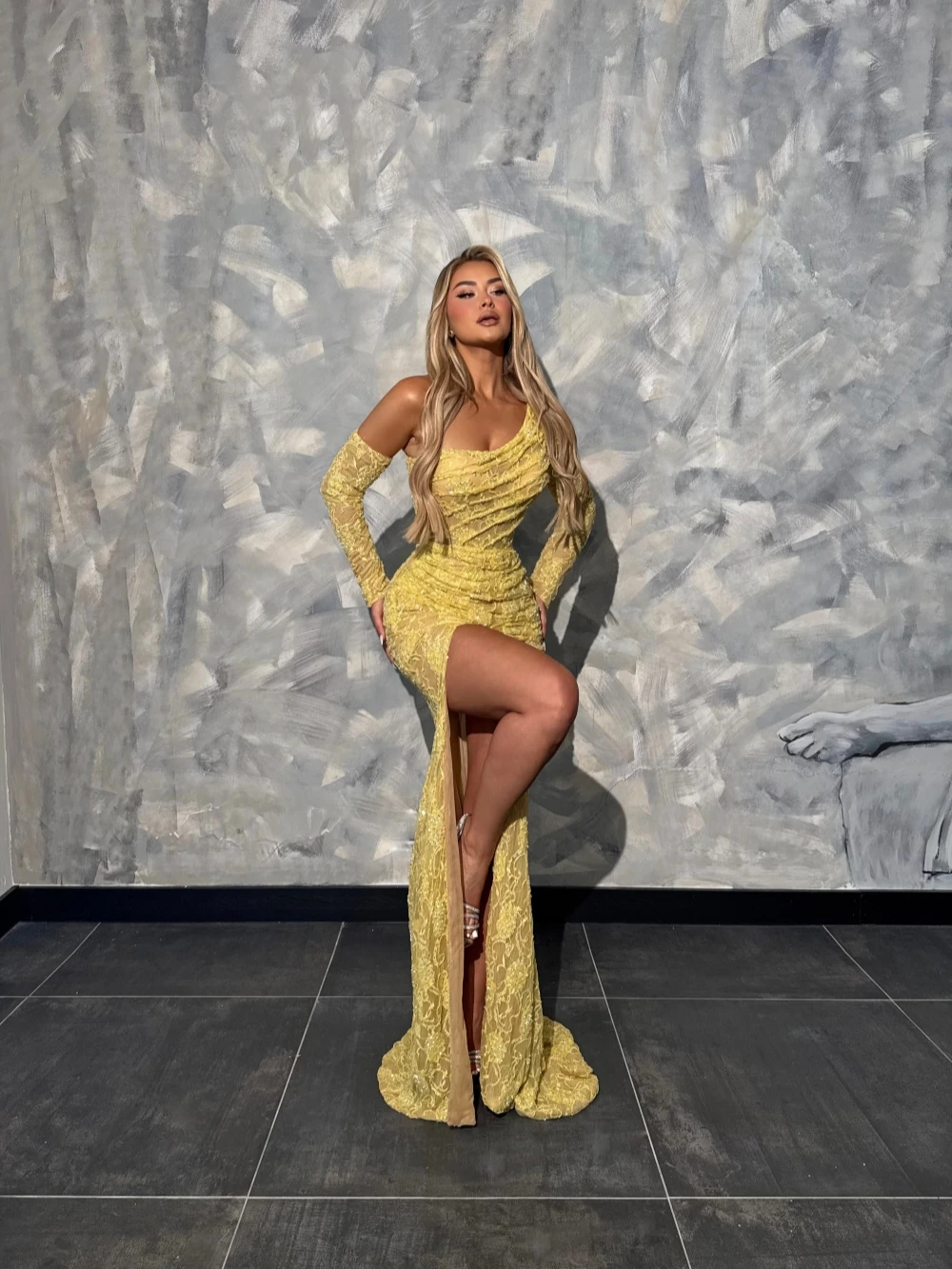 Vestido de noite longo de renda com lantejoulas amarelas, manga destacável, fenda alta, vestido de festa de casamento, novos vestidos de baile de luxo personalizados