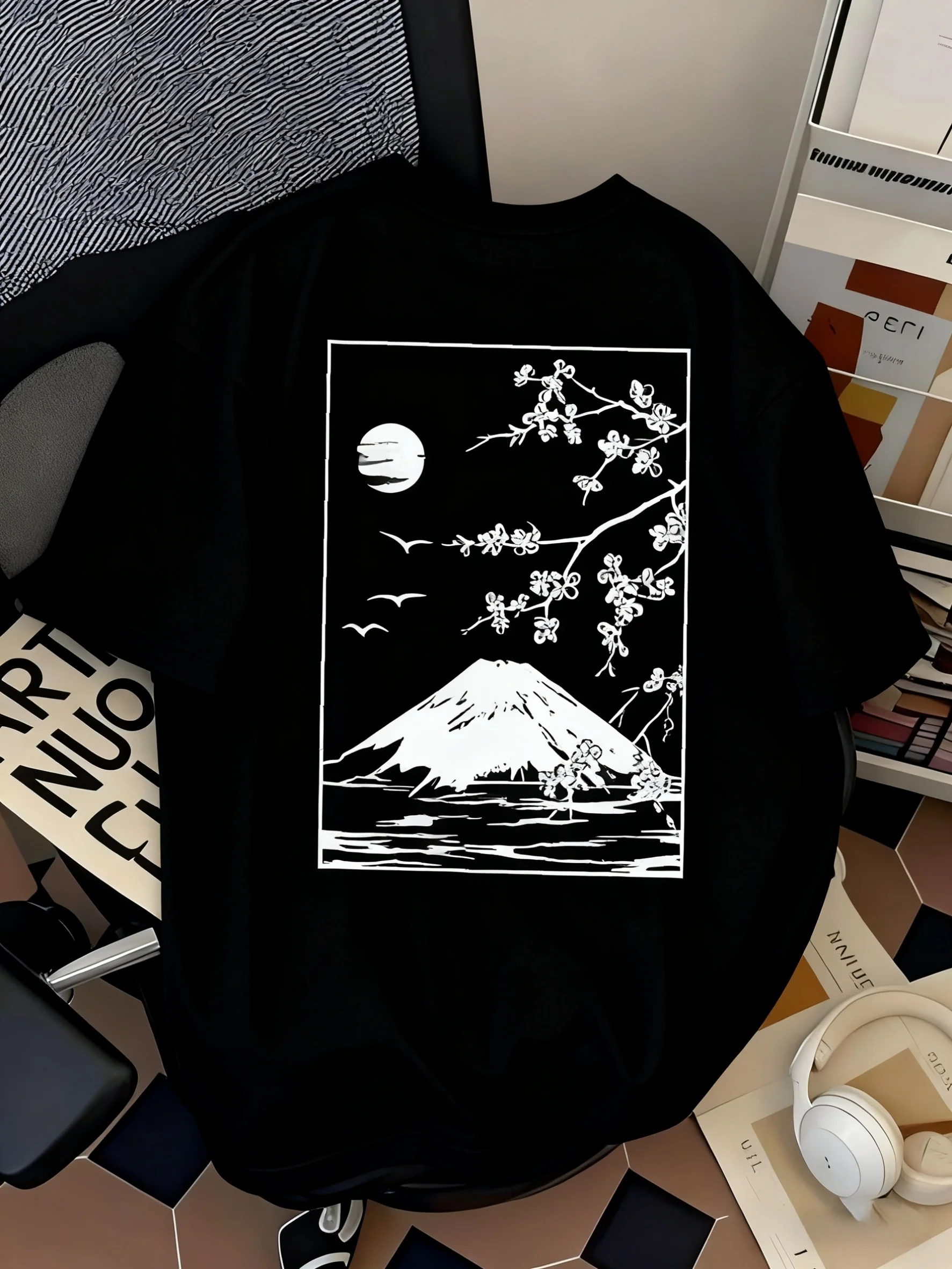 Minimalist Japanese Ukiyo-E Tee with Mount Fuji and Cherry Blossom Print 100% Cotton Men's T-shirt Summer Casual Streetwear