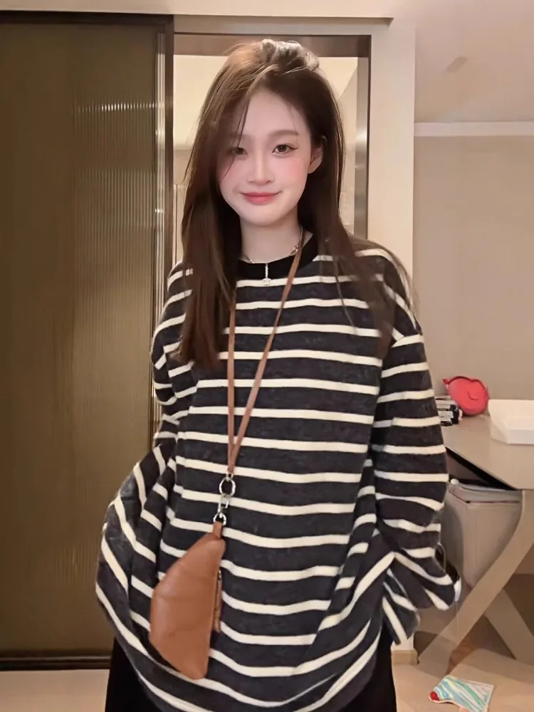 

Women's Bla White Striped Knitted Sweater round Ne Loose Lazy Sle Top Autumn Winter New Arrival Comfortable Warmth Faion