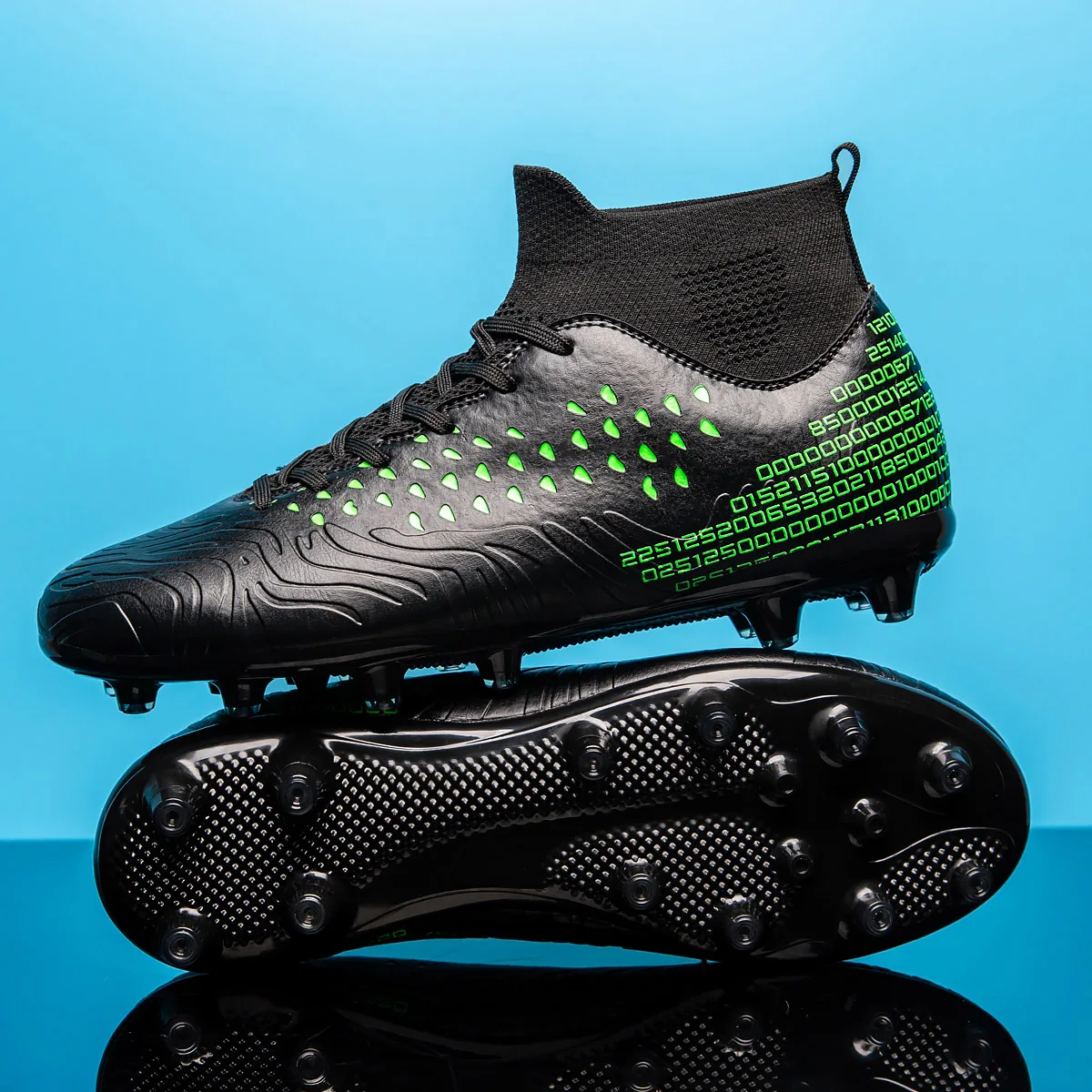 

Men High Top Soccer Shoes Women Non-slip Spikes Football Boots Studded Soccer Cleats Teenagers Futsal Training Shoes Size 36-48