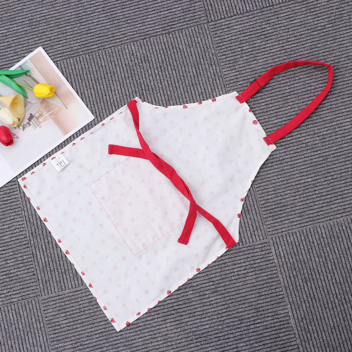 

Cotton Apron Small Size Cartoon Strawberry Pattern Adjustable Neck Strap Cooking Baking Protective Pinafore