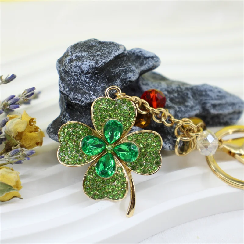 New Crystal keyring Rhinestone Car Keychain Female Creative Cute Flower Bag Pendant Four-Leaf Clover Key Chain