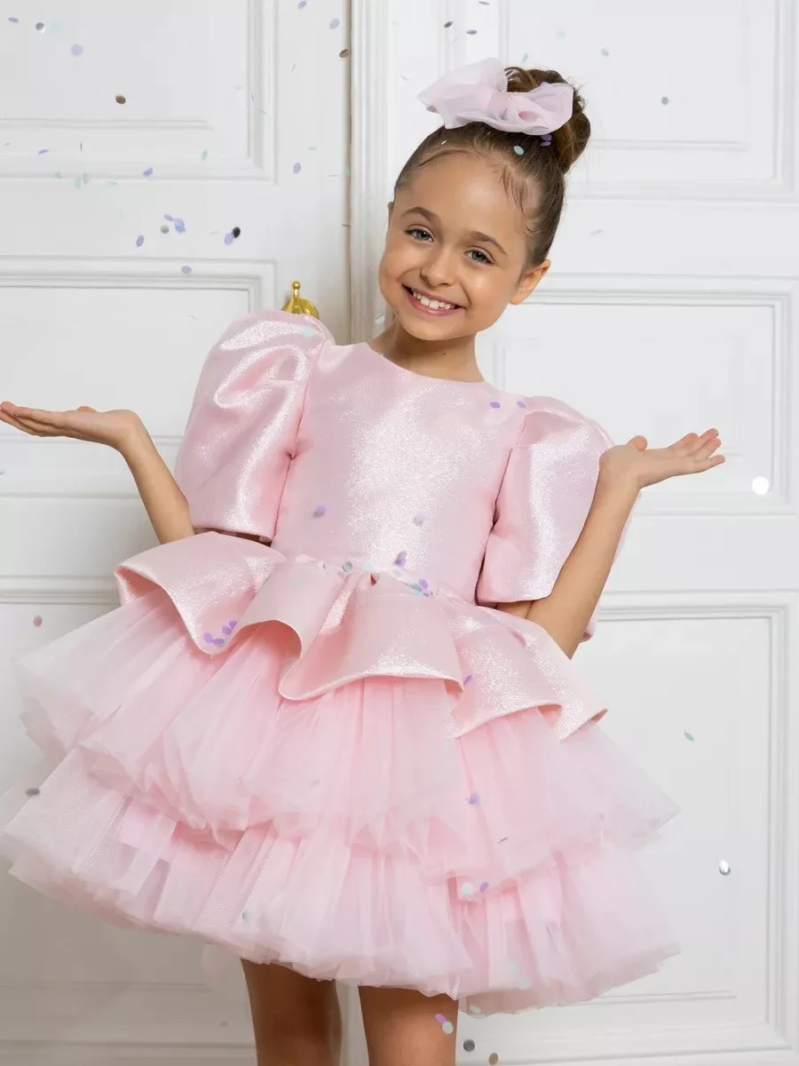 素敵なピンクのフラワーガールドレス 結婚式用 リボン付き フリル 膝丈 子供の誕生日パーティー 初聖体拝領 ボールガウン