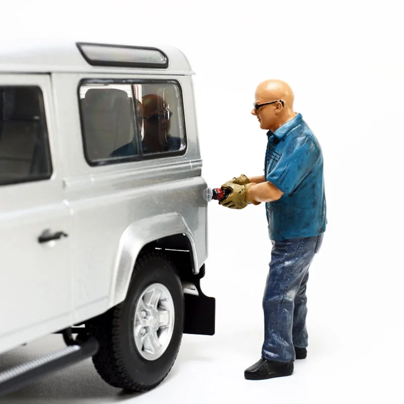 1/18 Scale Model Repair Shop Action Figure Scene Accessory Car Display Resin Standing Repair Dolls Toys Collection Gifts For Fan